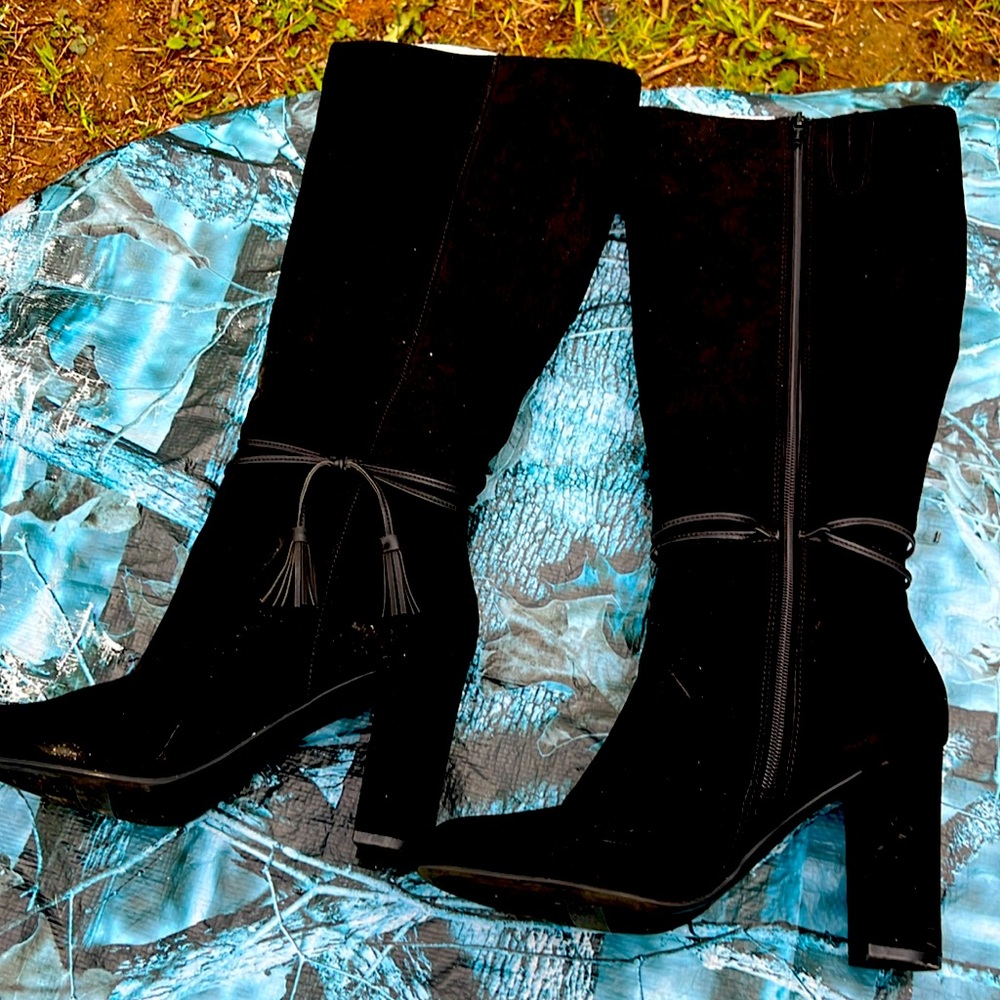 Size 9 brand new black boots
